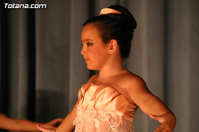 La escuela de danza de Loles Miralles actu a beneficio de la asociacin D'Genes - 50
