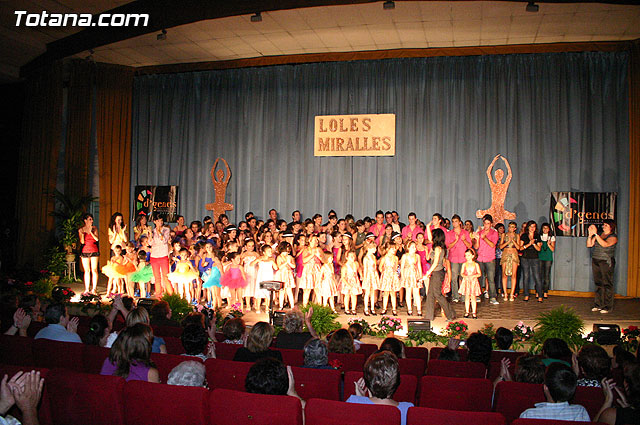 La escuela de danza de Loles Miralles actu a beneficio de la asociacin D'Genes - 289