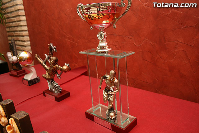 Entrega de trofeos del campeonato local de ftbol de empresas Juega Limpio - 9