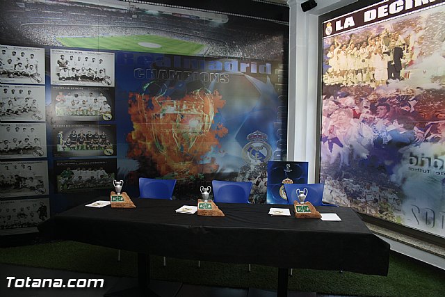 Ex futbolistas visitaron la sede de la Peña Madridista “La Décima”  - 1