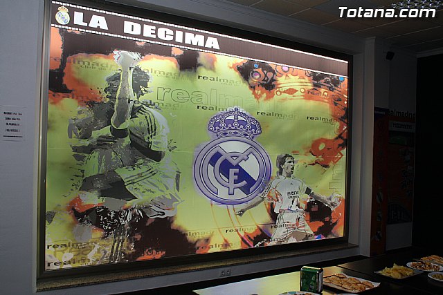 Ex futbolistas visitaron la sede de la Pea Madridista La Dcima  - 14