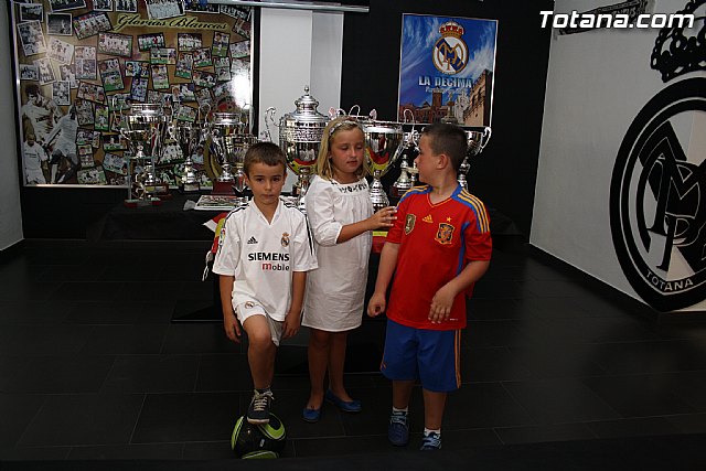 Ex futbolistas visitaron la sede de la Pea Madridista La Dcima  - 15