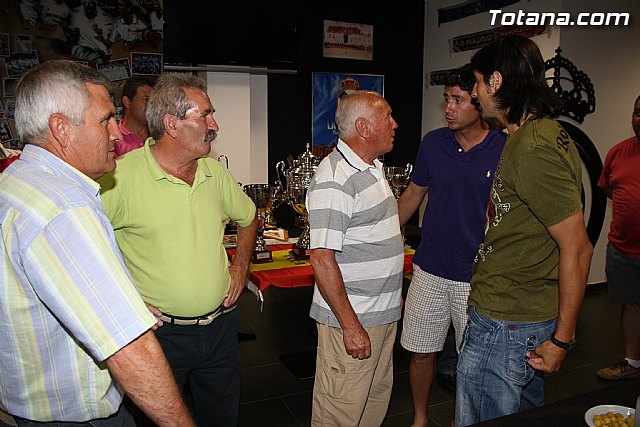 Ex futbolistas visitaron la sede de la Pea Madridista La Dcima  - 43