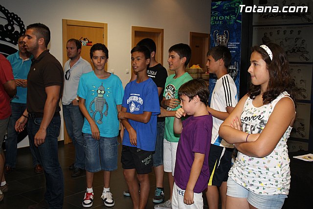 Ex futbolistas visitaron la sede de la Pea Madridista La Dcima  - 45