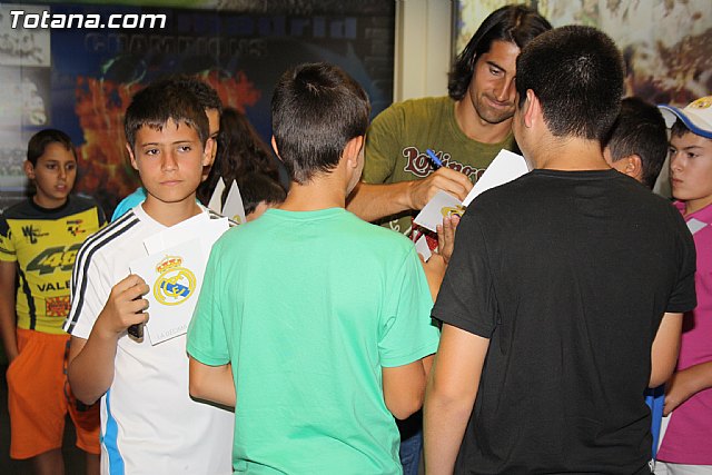 Ex futbolistas visitaron la sede de la Pea Madridista La Dcima  - 92