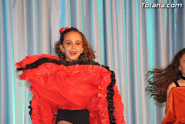 La Escuela de Danza Manoli Cnovas clausura el curso con un espectacular festival - 17