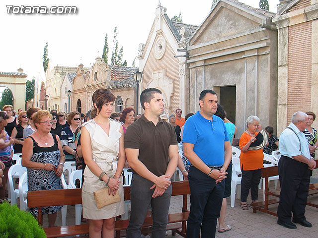 Misa celebrada en honor a la patrona del cementerio municipal 'Nuestra Seora del Carmen' - 2010 - 3