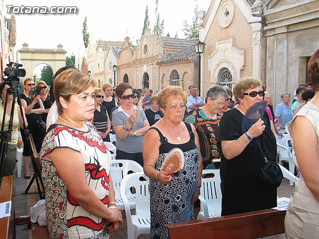 Misa celebrada en honor a la patrona del cementerio municipal 'Nuestra Seora del Carmen' - 2010 - 4