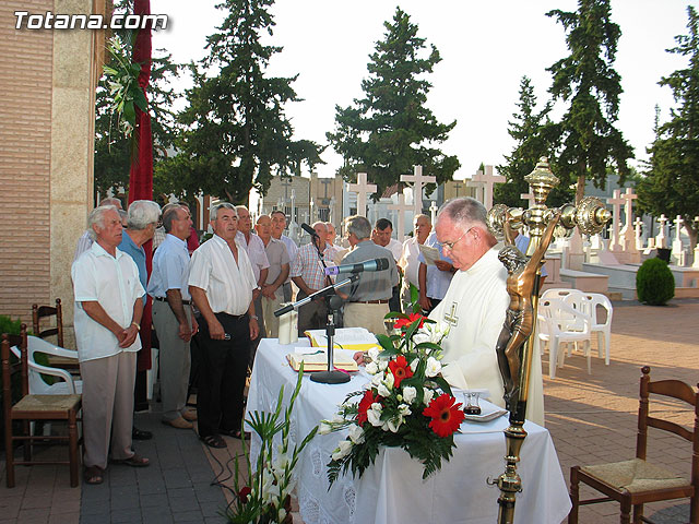Misa celebrada en honor a la patrona del cementerio municipal 'Nuestra Seora del Carmen' - 2010 - 6