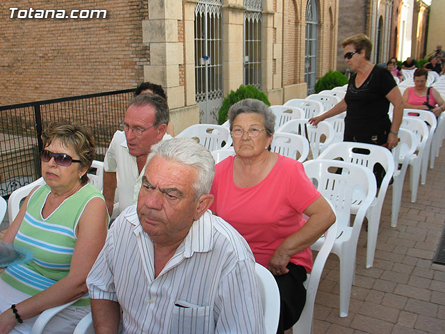 Misa celebrada en honor a la patrona del cementerio municipal 'Nuestra Seora del Carmen' - 2010 - 21