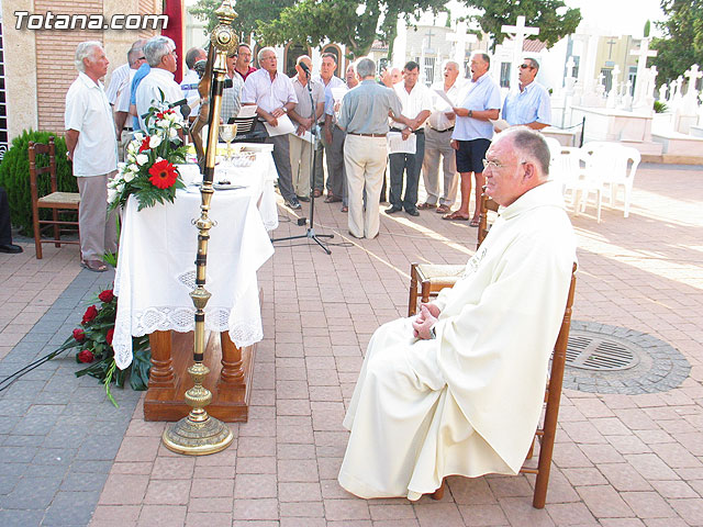 Misa celebrada en honor a la patrona del cementerio municipal 'Nuestra Seora del Carmen' - 2010 - 30