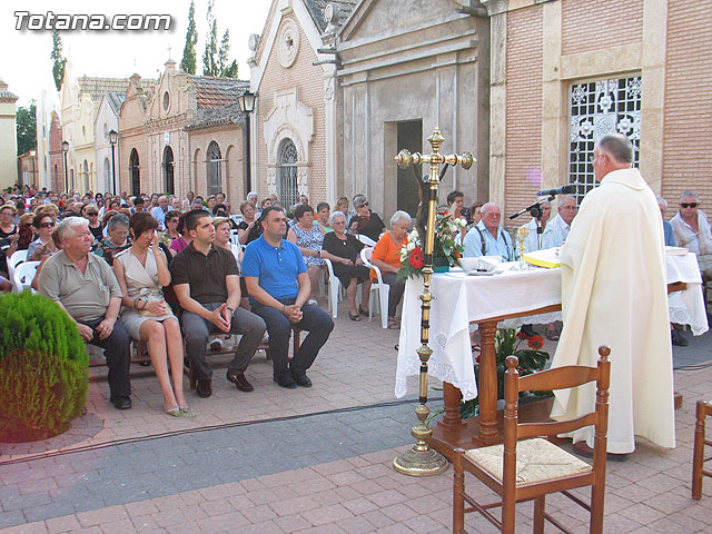 Misa celebrada en honor a la patrona del cementerio municipal 'Nuestra Seora del Carmen' - 2010 - 32