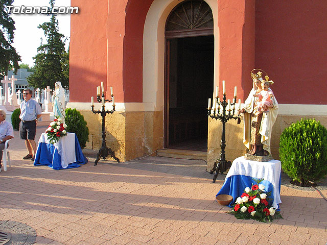Misa celebrada en honor a la patrona del cementerio municipal 'Nuestra Seora del Carmen' - 2010 - 34