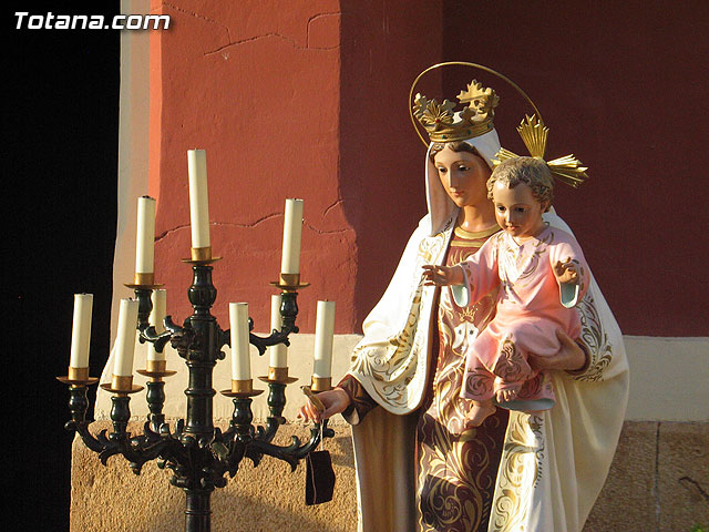 Misa celebrada en honor a la patrona del cementerio municipal 'Nuestra Seora del Carmen' - 2010 - 35