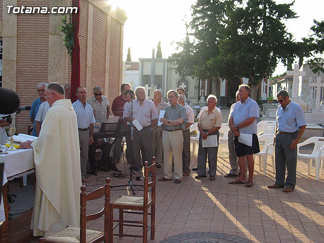 Misa celebrada en honor a la patrona del cementerio municipal 'Nuestra Seora del Carmen' - 2010 - 42