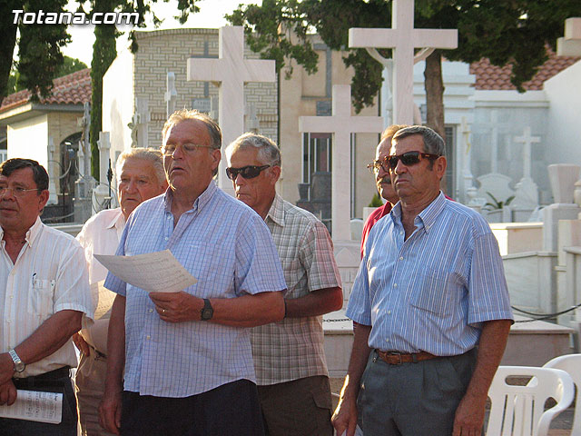 Misa celebrada en honor a la patrona del cementerio municipal 'Nuestra Seora del Carmen' - 2010 - 57