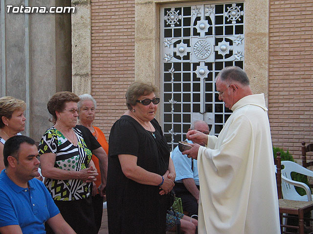 Misa celebrada en honor a la patrona del cementerio municipal 'Nuestra Seora del Carmen' - 2010 - 59