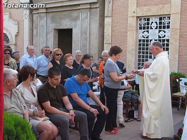 Misa celebrada en honor a la patrona del cementerio municipal 'Nuestra Seora del Carmen' - 2010 - 62