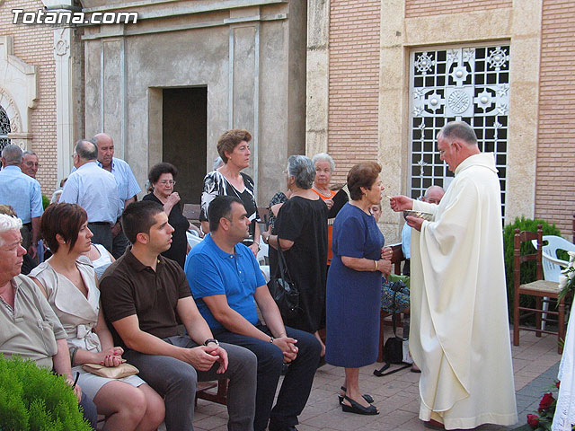 Misa celebrada en honor a la patrona del cementerio municipal 'Nuestra Seora del Carmen' - 2010 - 64