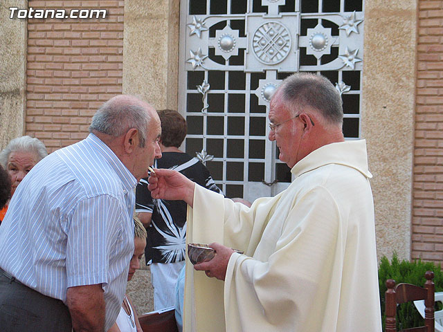 Misa celebrada en honor a la patrona del cementerio municipal 'Nuestra Seora del Carmen' - 2010 - 65