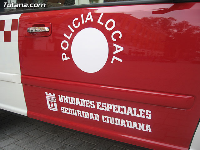 Valcrcel entrega a los ayuntamientos los vehculos para las Unidades Especiales de Seguridad Ciudadana - 3