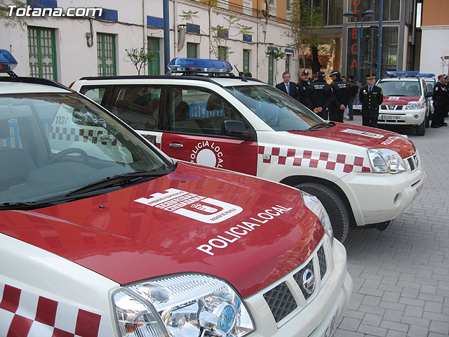 Valcrcel entrega a los ayuntamientos los vehculos para las Unidades Especiales de Seguridad Ciudadana - 4