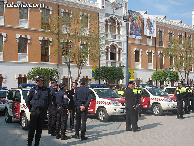 Valcrcel entrega a los ayuntamientos los vehculos para las Unidades Especiales de Seguridad Ciudadana - 5