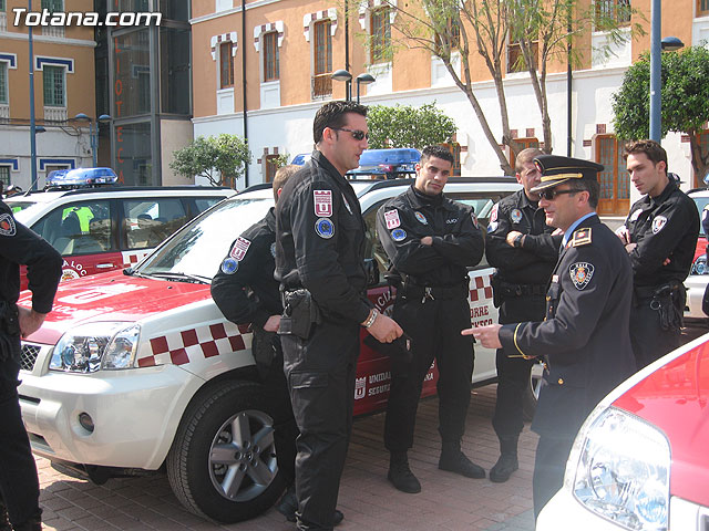 Valcrcel entrega a los ayuntamientos los vehculos para las Unidades Especiales de Seguridad Ciudadana - 7