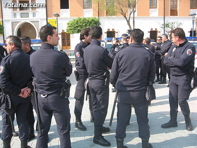 Valcrcel entrega a los ayuntamientos los vehculos para las Unidades Especiales de Seguridad Ciudadana - 8