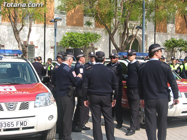 Valcrcel entrega a los ayuntamientos los vehculos para las Unidades Especiales de Seguridad Ciudadana - 9