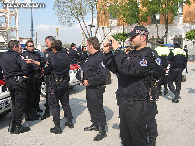 Valcrcel entrega a los ayuntamientos los vehculos para las Unidades Especiales de Seguridad Ciudadana - 10