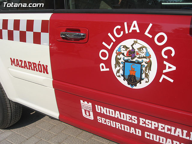 Valcrcel entrega a los ayuntamientos los vehculos para las Unidades Especiales de Seguridad Ciudadana - 11