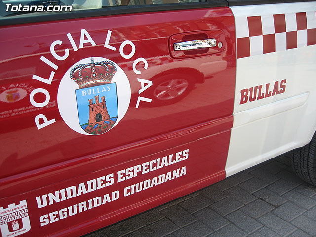 Valcrcel entrega a los ayuntamientos los vehculos para las Unidades Especiales de Seguridad Ciudadana - 13
