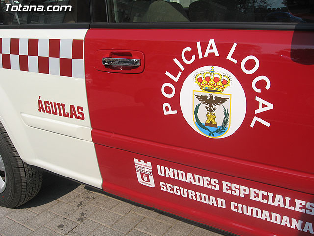 Valcrcel entrega a los ayuntamientos los vehculos para las Unidades Especiales de Seguridad Ciudadana - 15