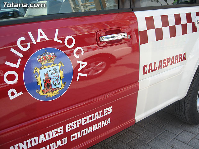 Valcrcel entrega a los ayuntamientos los vehculos para las Unidades Especiales de Seguridad Ciudadana - 16