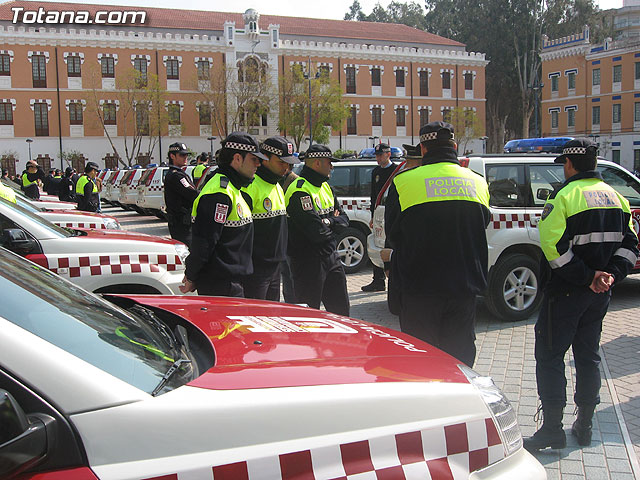 Valcrcel entrega a los ayuntamientos los vehculos para las Unidades Especiales de Seguridad Ciudadana - 20