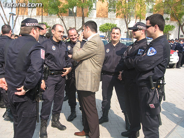 Valcrcel entrega a los ayuntamientos los vehculos para las Unidades Especiales de Seguridad Ciudadana - 25