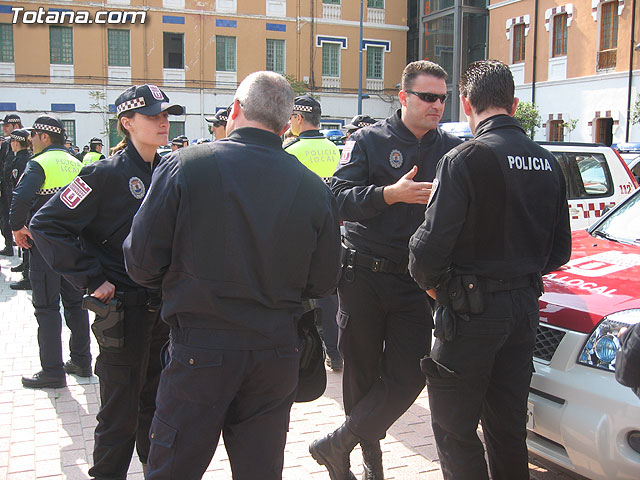Valcrcel entrega a los ayuntamientos los vehculos para las Unidades Especiales de Seguridad Ciudadana - 27