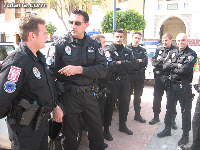 Valcrcel entrega a los ayuntamientos los vehculos para las Unidades Especiales de Seguridad Ciudadana - 28