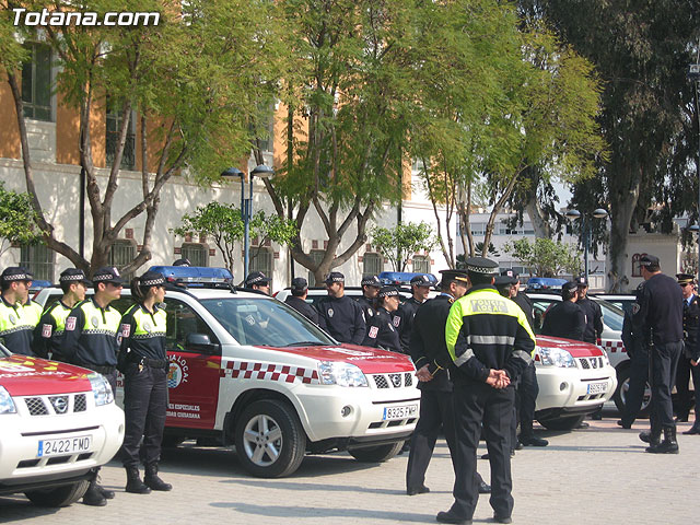 Valcrcel entrega a los ayuntamientos los vehculos para las Unidades Especiales de Seguridad Ciudadana - 29