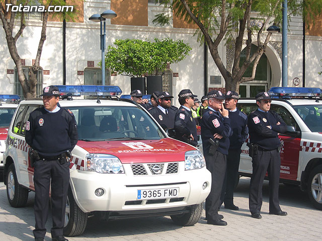 Valcrcel entrega a los ayuntamientos los vehculos para las Unidades Especiales de Seguridad Ciudadana - 30
