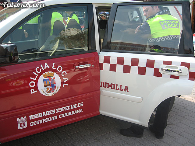 Valcrcel entrega a los ayuntamientos los vehculos para las Unidades Especiales de Seguridad Ciudadana - 31
