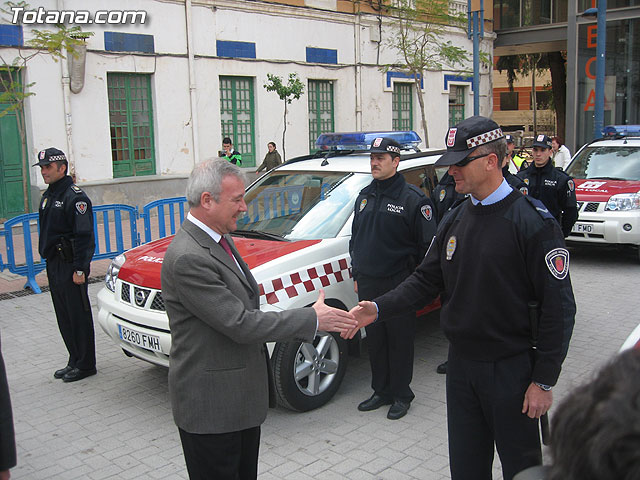 Valcrcel entrega a los ayuntamientos los vehculos para las Unidades Especiales de Seguridad Ciudadana - 59