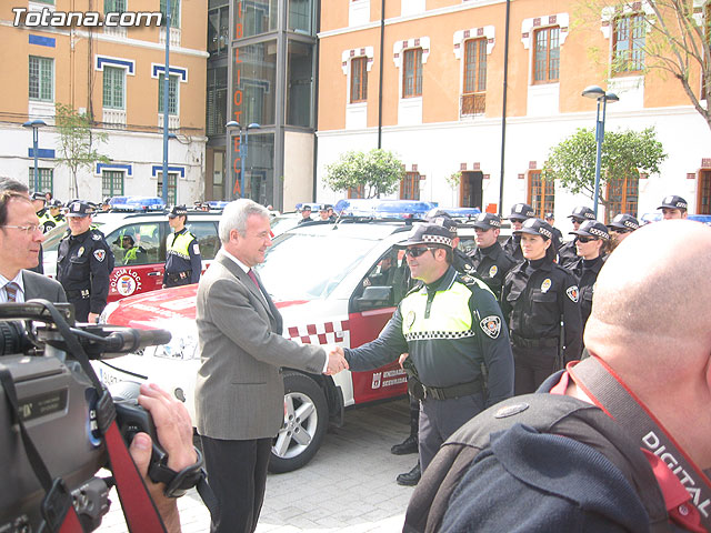 Valcrcel entrega a los ayuntamientos los vehculos para las Unidades Especiales de Seguridad Ciudadana - 64