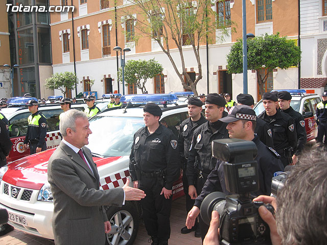 Valcrcel entrega a los ayuntamientos los vehculos para las Unidades Especiales de Seguridad Ciudadana - 66