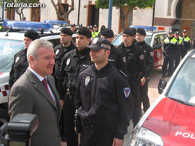Valcrcel entrega a los ayuntamientos los vehculos para las Unidades Especiales de Seguridad Ciudadana - 67
