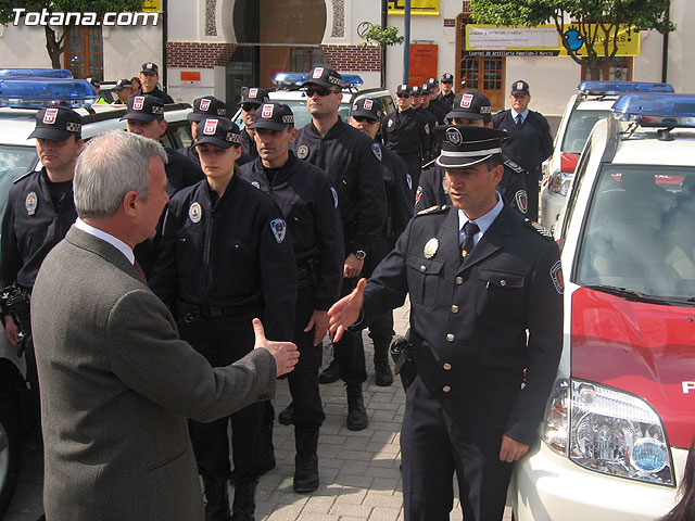 Valcrcel entrega a los ayuntamientos los vehculos para las Unidades Especiales de Seguridad Ciudadana - 68