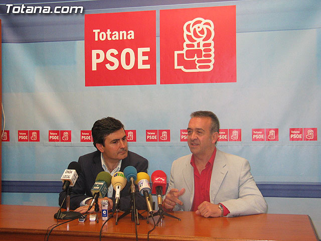 MS DE 600 PERSONAS ARROPAN LA PRESENTACIN DE LA CANDIDATURA DEL PSOE - 2