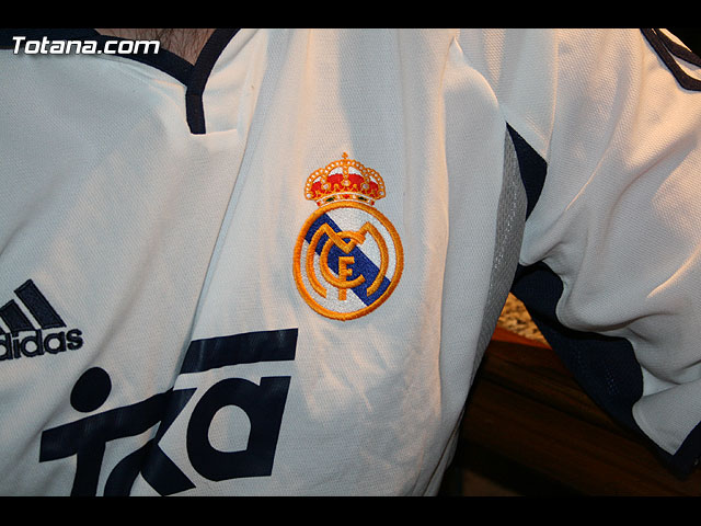 Numerosos aficionados totaneros del Real Madrid celebraron la consecucin del la Liga 2006-2007 - 1