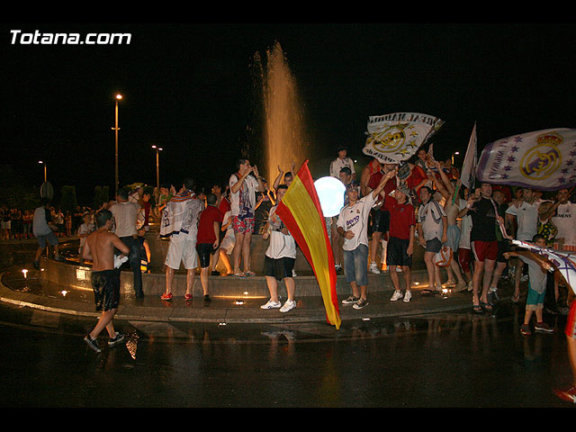 Numerosos aficionados totaneros del Real Madrid celebraron la consecucin del la Liga 2006-2007 - 8